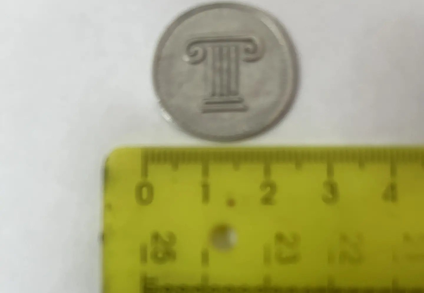 Саратовские врачи извлекли из пищевода 8-летнего мальчика коллекционную монету